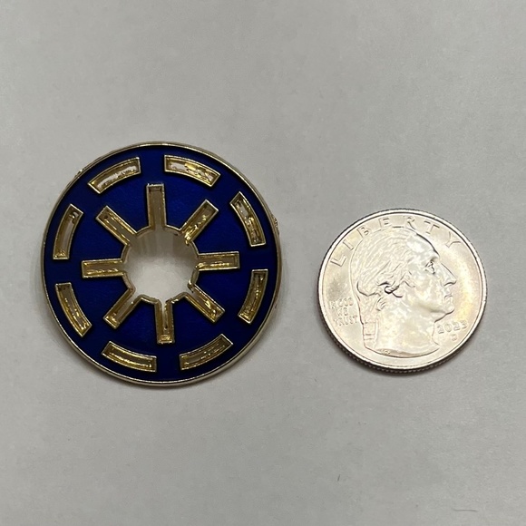 Star Wars Galactic Empire Republic Imperial Crest Blue Trading Pin - Picture 2 of 3